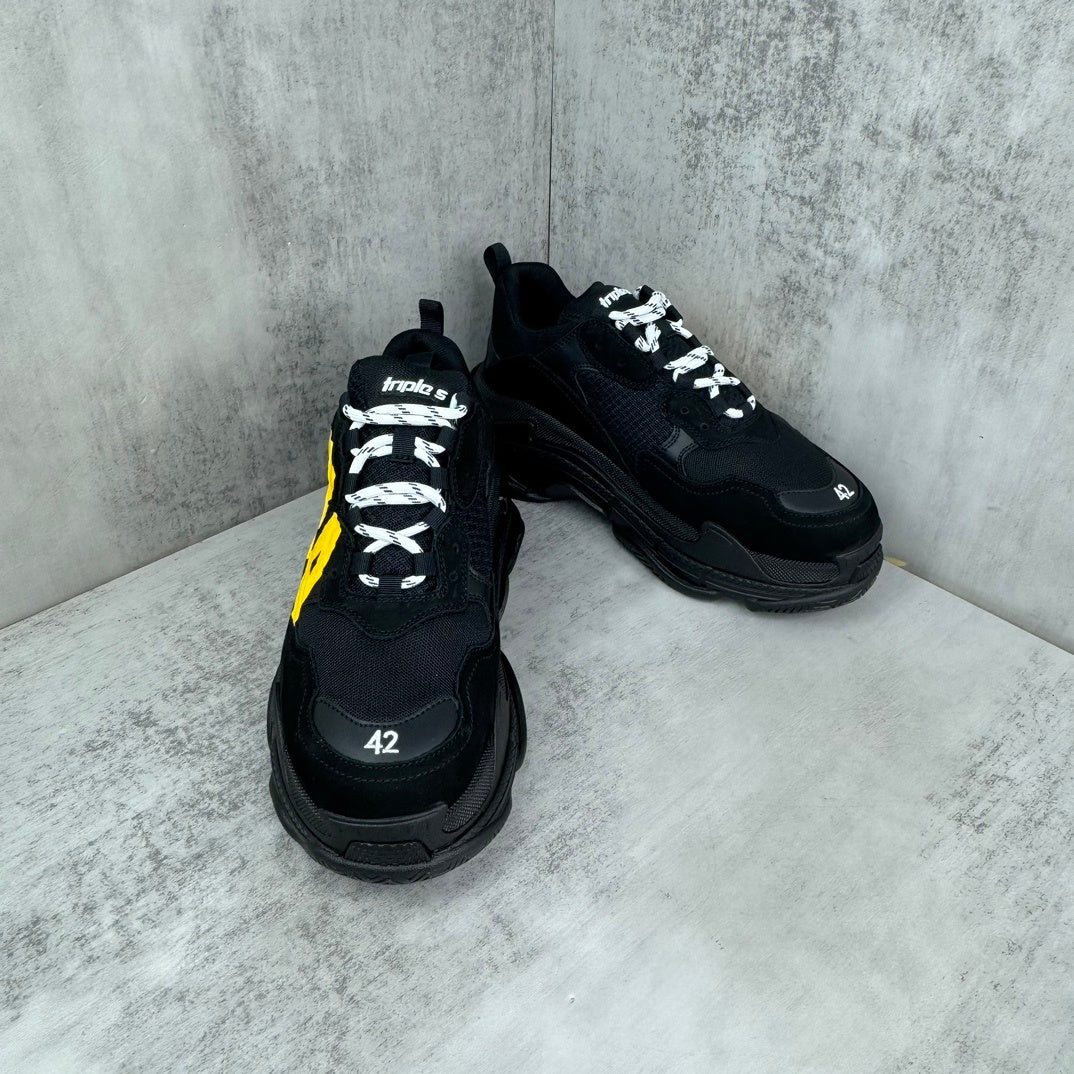 Exclusive Balenciaga Limited Edition Couple's Style Shoe — Black — Size 36 — Detail View