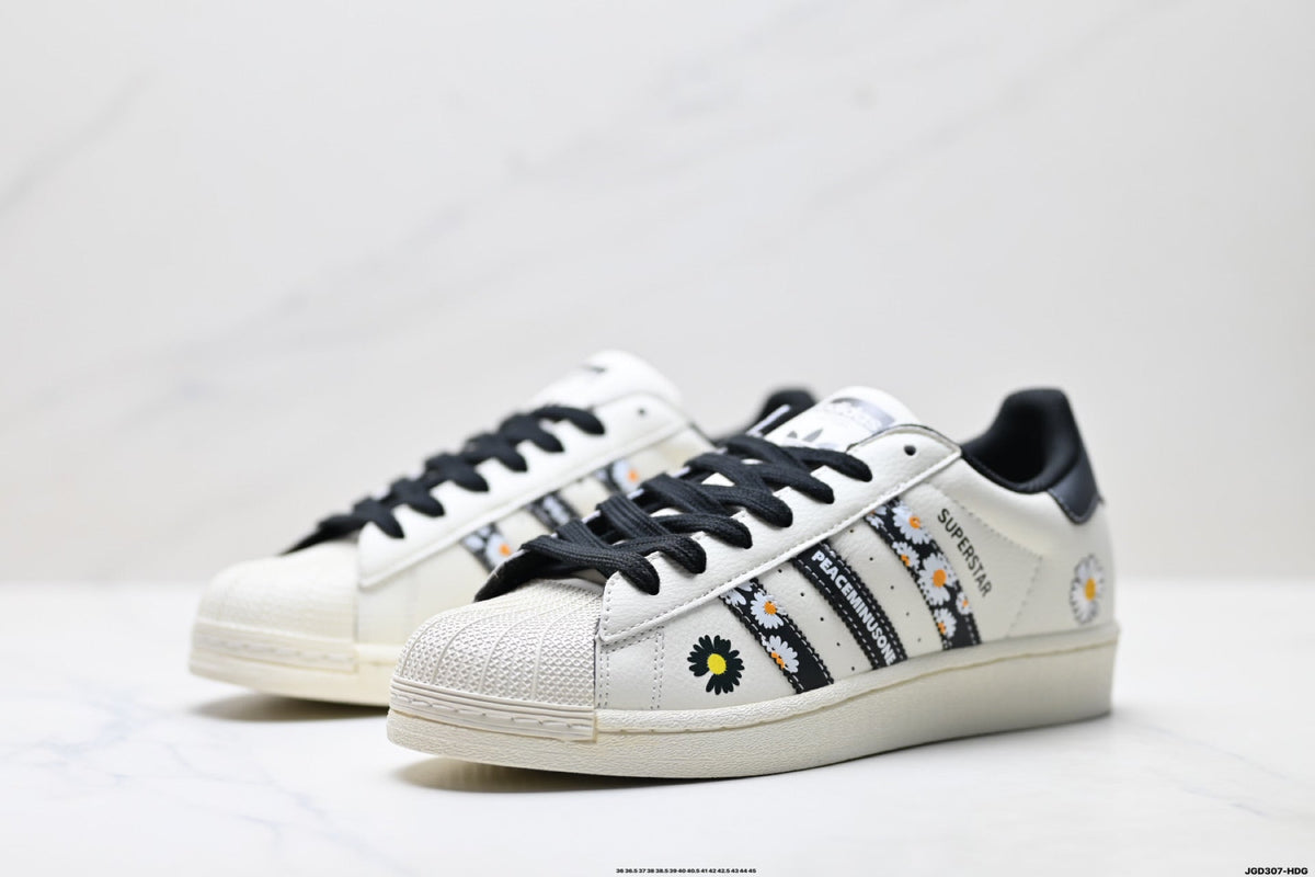 Exclusive Adidas Shell Toe DIY Custom Low-Top Sneakers — EU 36 / US M4 / W5.5 / 23CM — Detail View