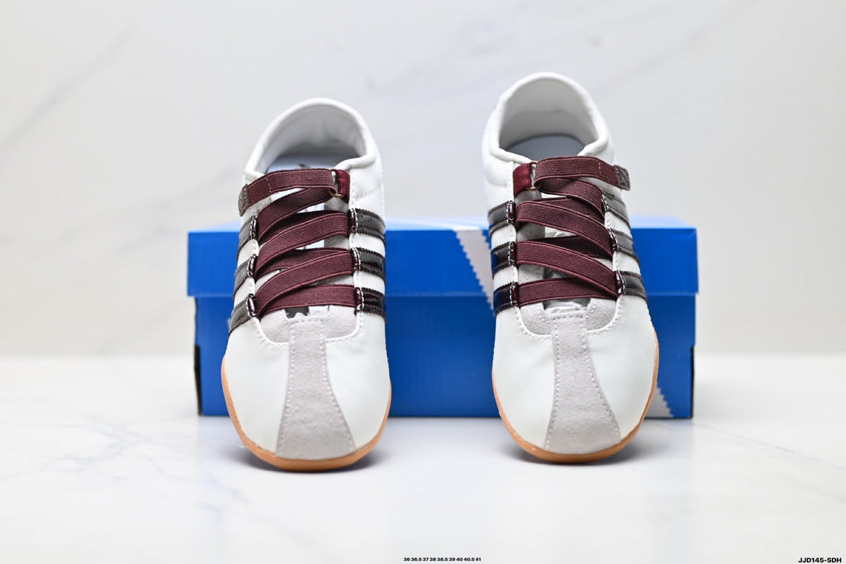Exclusive Adidas Originals Tokyo W Classic Sneakers — EU 36 / US M4 / W5.5 / 23CM — Detail View