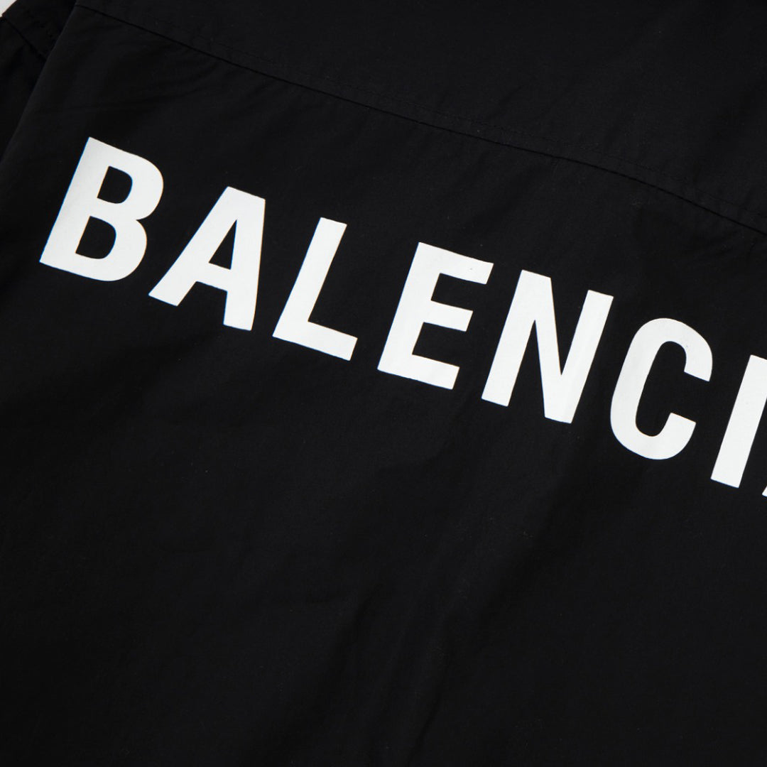 Exclusive 2025SS New Lettering LOGO Shirt — Black — Size XS — Lifestyle View