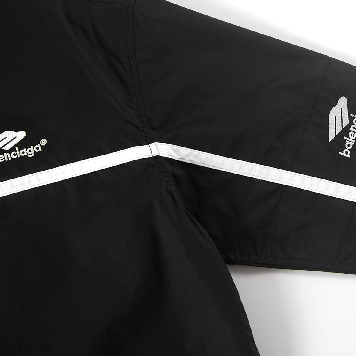 Exclusive 2025SS Classic Long-Sleeve Shirt — Black — Size S — Lifestyle View